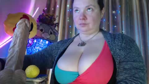 amorelara online show from April 24, 7:11 am