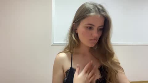 Emma online show from May 5, 9:18 pm