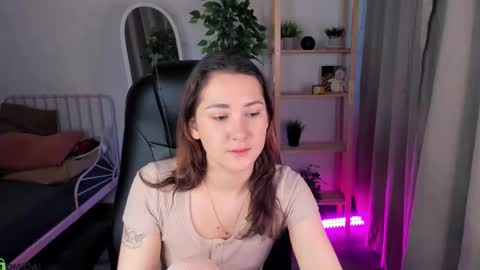 Amy follow me  online show from March 5, 1:23 am