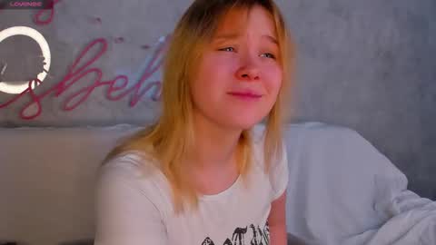 Snapshot of amy_kimberlly chatting on September 18, 12:31 am Amy online show from September 18, 12:31 am
