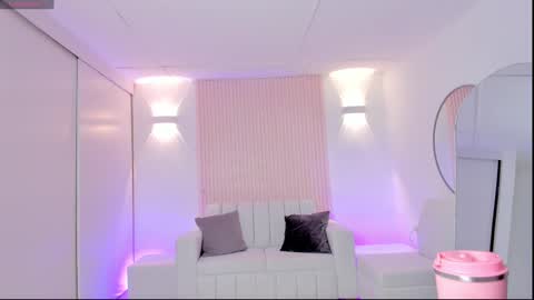 Snapshot of amy_medina_ chatting on March 7, 2:23 pm Emily online show from March 7, 2:23 pm