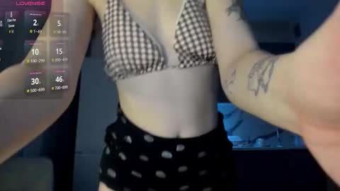 Snapshot of amy_sparkle chatting on October 8, 11:42 pm Miriam online show from October 8, 11:42 pm
