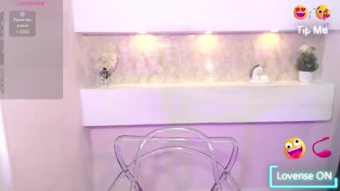 Snapshot of amyjohnsonn chatting on December 24, 12:11 pm amyjohnsonn online show from December 24, 12:11 pm