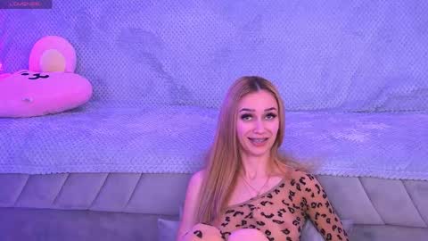 amykentt online show from May 2, 6:44 pm