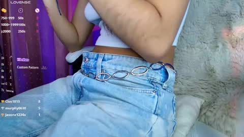 Snapshot of amyolimpo chatting on September 24, 11:26 pm Amy ... Nice to meet u thumb up me please its important online show from September 24, 11:26 pm