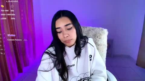 Snapshot of amyolimpo chatting on October 4, 3:45 am Amy ... Nice to meet u thumb up me please its important online show from October 4, 3:45 am