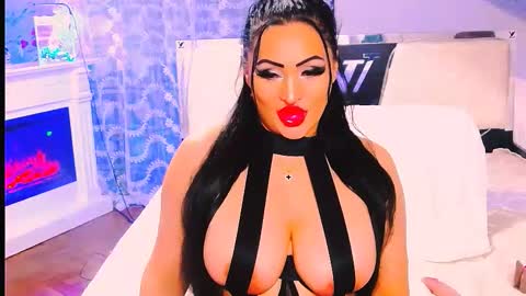 Snapshot of amyrarosera chatting on October 10, 1:10 am Alimoonyia online show from October 10, 1:10 am