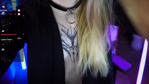 Snapshot of amywhitenessxx chatting on December 11, 1:06 pm Amy switch Goddess divine Mistress online show from December 11, 1:06 pm