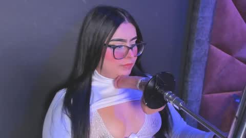 amywhitte_ online show from April 25, 4:04 am