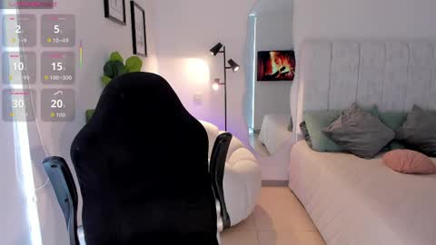    online show from April 27, 7:55 pm