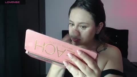 ana_arms_ online show from April 21, 3:08 pm