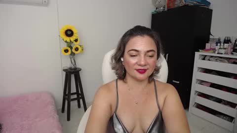 Snapshot of ana_hotmilf chatting on December 21, 1:36 am Ana online show from December 21, 1:36 am