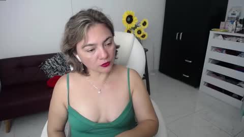 Snapshot of ana_hotmilf chatting on February 24, 1:11 am Ana online show from February 24, 1:11 am
