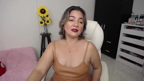 Snapshot of ana_hotmilf chatting on December 19, 11:46 pm Ana online show from December 19, 11:46 pm