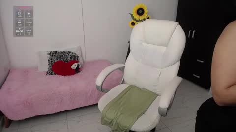 Snapshot of ana_hotmilf chatting on December 30, 12:11 am Ana online show from December 30, 12:11 am