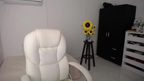 Snapshot of ana_hotmilf chatting on March 7, 6:54 pm Ana online show from March 7, 6:54 pm