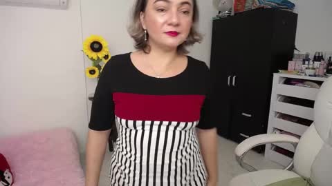 Snapshot of ana_hotmilf chatting on December 20, 11:43 am Ana online show from December 20, 11:43 am