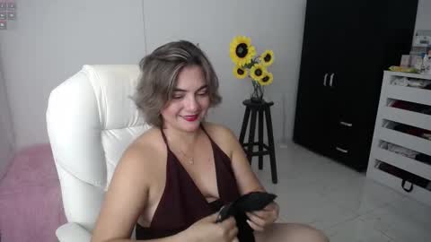 Snapshot of ana_hotmilf chatting on February 19, 11:25 pm Ana online show from February 19, 11:25 pm