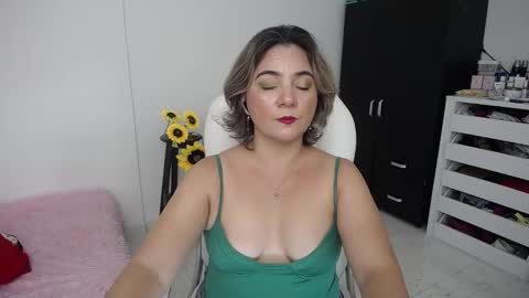 Snapshot of ana_hotmilf chatting on December 12, 12:27 am Ana online show from December 12, 12:27 am