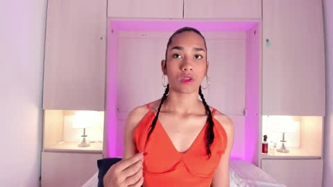 anaacollins_ online show from November 21, 11:34 am