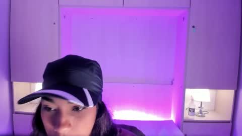 anaacollins_ online show from April 25, 1:41 pm