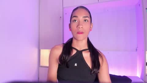 anaacollins_ online show from February 24, 11:31 am