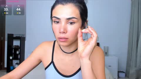 Snapshot of anahenao chatting on December 4, 1:47 am Ana Henao or Annie... Follow me ahenaocb Insta X online show from December 4, 1:47 am