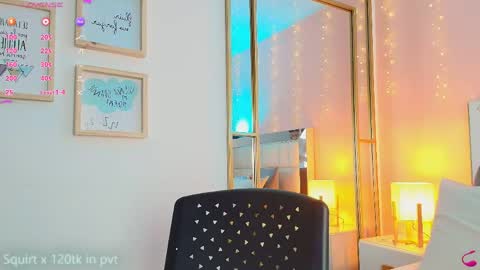 Anahi  online show from April 26, 6:05 pm