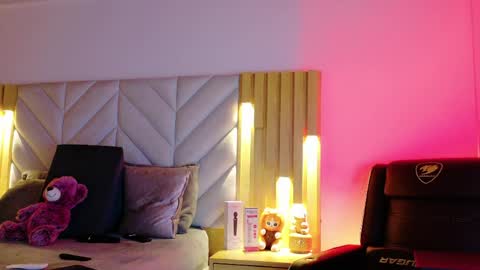 Anaise  online show from April 27, 11:40 am