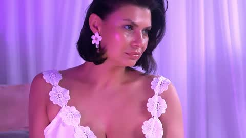 Anais online show from April 4, 4:33 am