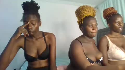 Snapshot of analeia_ chatting on January 25, 3:40 am Analeia online show from January 25, 3:40 am