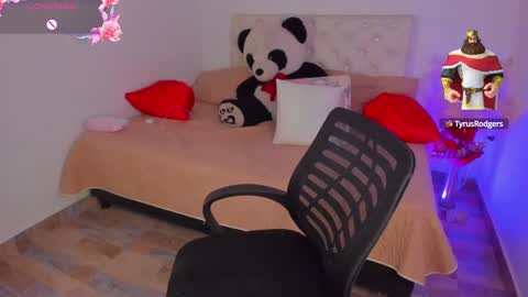 A N A  my connection hours are from 600 pm to 12 pm Colombian time online show from February 5, 1:15 am