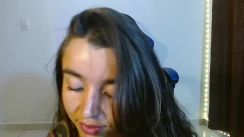 Snapshot of anarosse__ chatting on December 24, 1:27 am ana 3 online show from December 24, 1:27 am