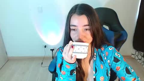 Snapshot of anarosse__ chatting on February 22, 3:42 pm ana 3 online show from February 22, 3:42 pm