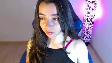 Snapshot of anarosse__ chatting on October 15, 2:58 am ana 3 online show from October 15, 2:58 am