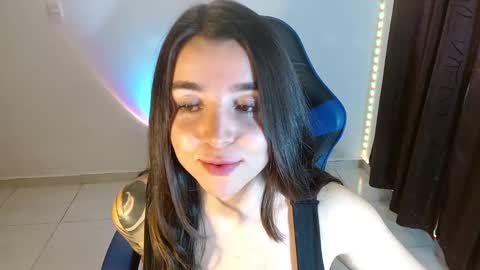 Snapshot of anarosse__ chatting on December 7, 10:06 pm ana 3 online show from December 7, 10:06 pm