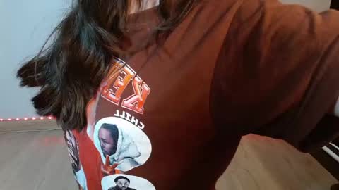 Snapshot of anarosse__ chatting on September 19, 2:43 am ana 3 online show from September 19, 2:43 am