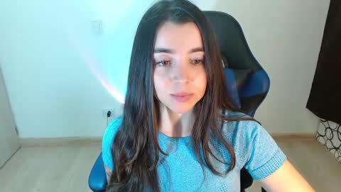 Snapshot of anarosse__ chatting on February 15, 1:21 am ana 3 online show from February 15, 1:21 am