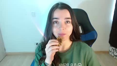 Snapshot of anarosse__ chatting on January 31, 12:51 pm ana 3 online show from January 31, 12:51 pm