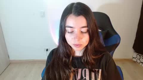 Snapshot of anarosse__ chatting on February 27, 1:59 am ana 3 online show from February 27, 1:59 am