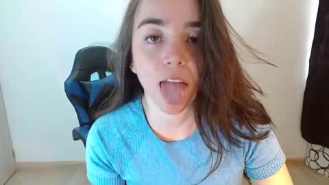 Snapshot of anarosse__ chatting on March 11, 3:34 pm ana 3 online show from March 11, 3:34 pm