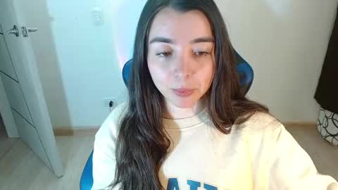 Snapshot of anarosse__ chatting on February 28, 2:20 am ana 3 online show from February 28, 2:20 am