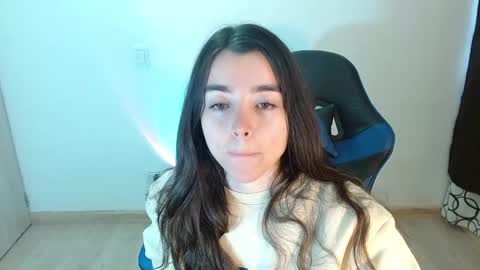 Snapshot of anarosse__ chatting on March 8, 11:13 am ana 3 online show from March 8, 11:13 am