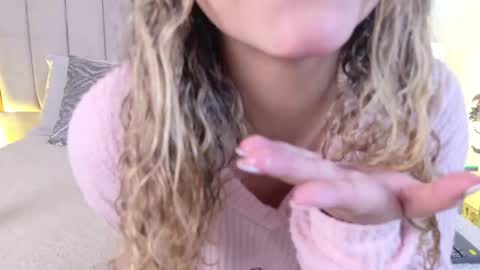 Mia online show from April 15, 12:28 pm