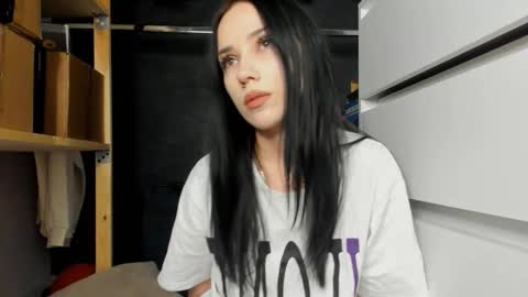 Layla online show from March 9, 2:15 am