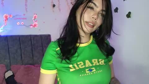 Andra de la Rosse online show from June 13, 4:43 am
