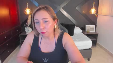 A N D R E online show from November 1, 1:10 am