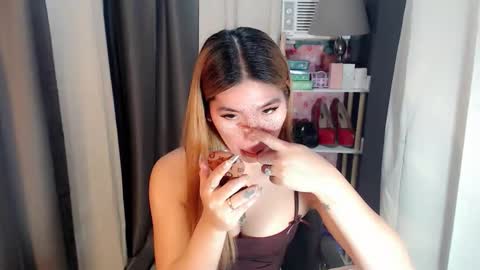 andrea06121998 online show from April 22, 3:42 pm