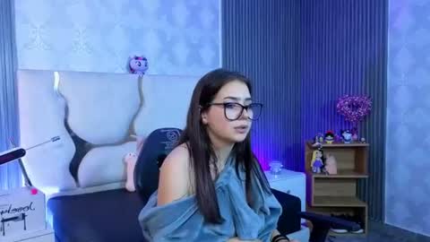 andrea_tay1 online show from July 25, 2:18 am
