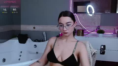 andreajohnsons online show from May 15, 8:28 am